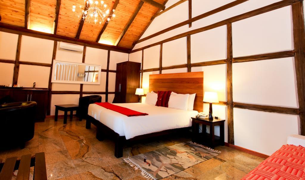Roof Of Africa Hotel Windhoek Bagian luar foto