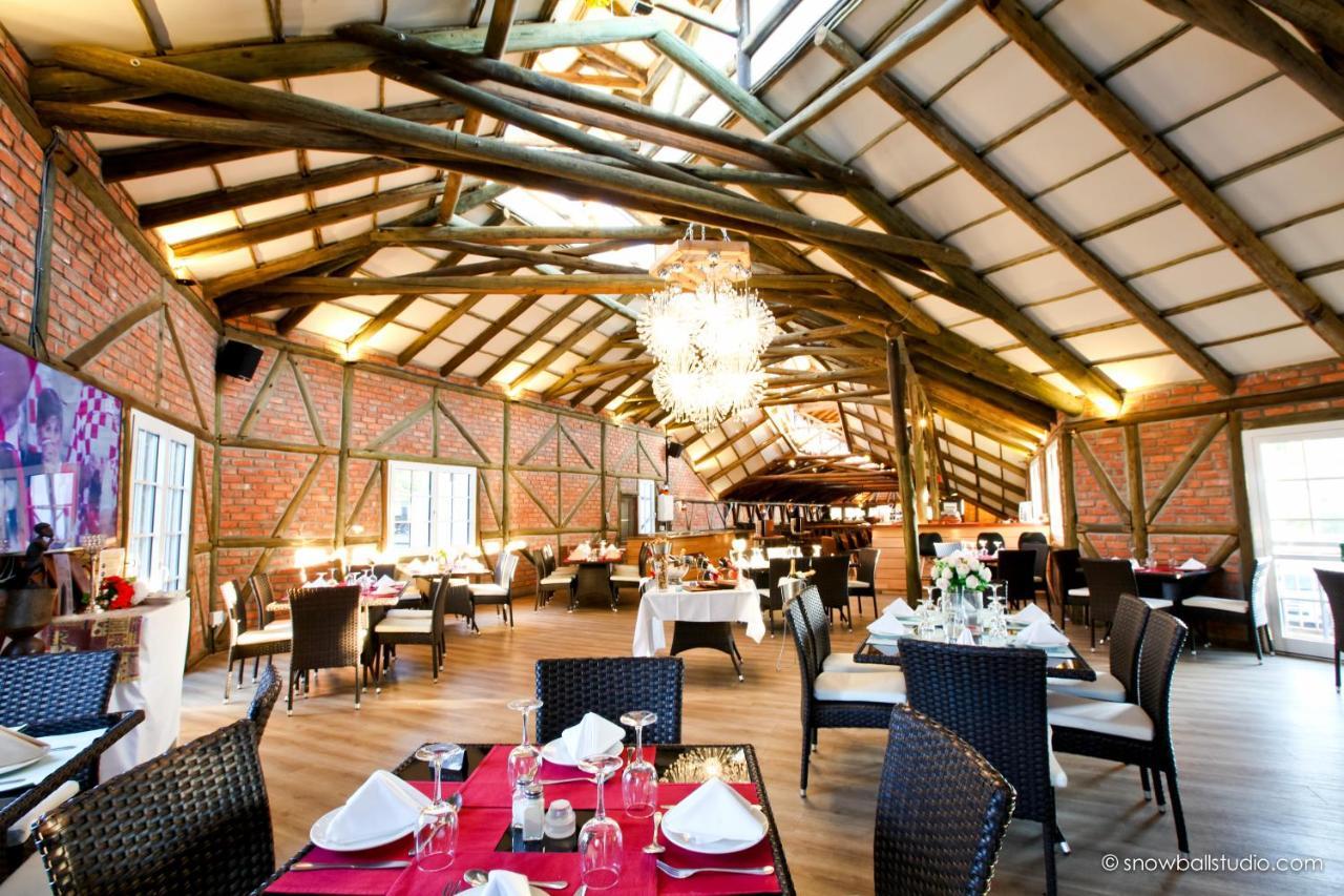 Roof Of Africa Hotel Windhoek Bagian luar foto
